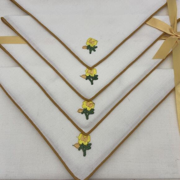 Vintage Embroidered Floral Applique Yellow Trim Placemats & Napkins ~NOS 8piece - Picture 3 of 4